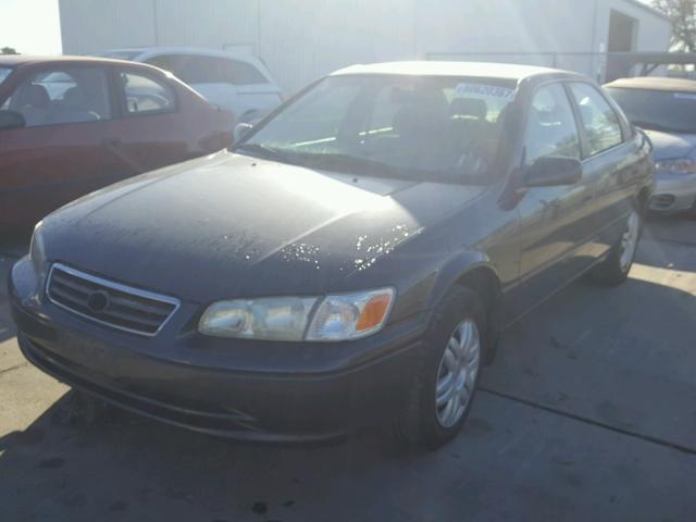 4T1BF22KXYU946494 - 2000 TOYOTA CAMRY LE ნაცრისფერი ფოტო 2