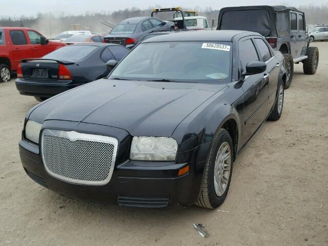 2C3AA43R45H176690 - 2005 CHRYSLER 300 BLACK photo 2