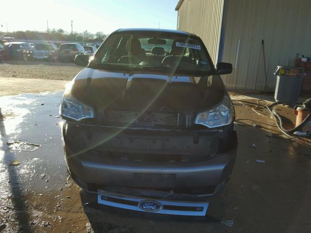 1FAHP34N99W165714 - 2009 FORD FOCUS S GRAY photo 9