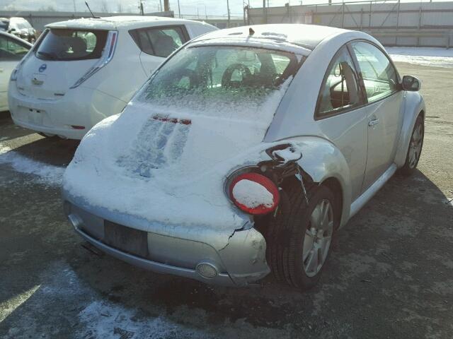 3VWFE21C82M426743 - 2002 VOLKSWAGEN NEW BEETLE 银色 照片 4