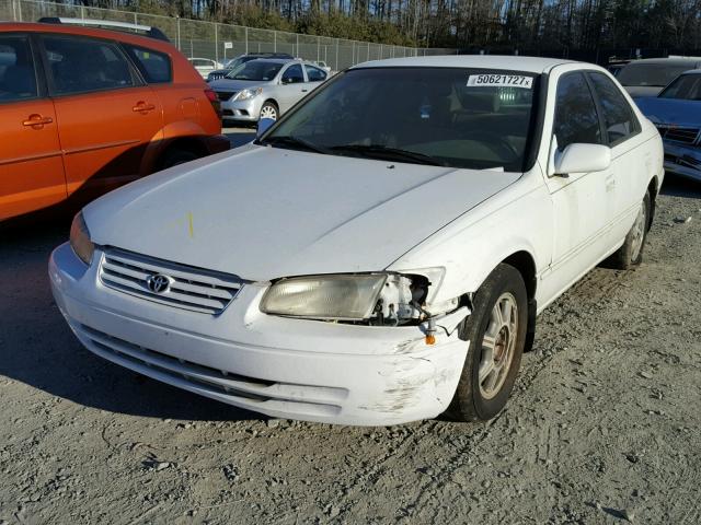 JT2BF22K3X0169143 - 1999 TOYOTA CAMRY LE WHITE photo 2