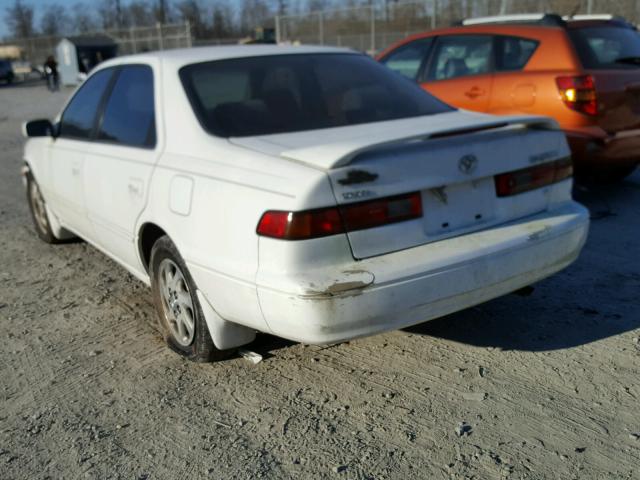 JT2BF22K3X0169143 - 1999 TOYOTA CAMRY LE WHITE photo 3
