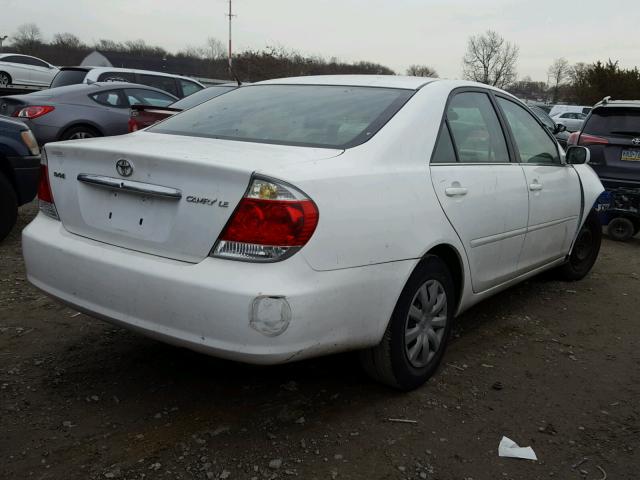 4T1BE32K25U552900 - 2005 TOYOTA CAMRY LE WHITE photo 4