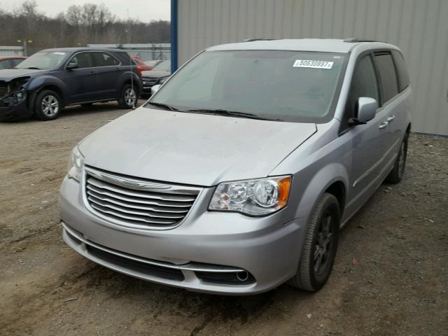 2C4RC1BG4CR330717 - 2012 CHRYSLER TOWN & COU SILVER photo 2