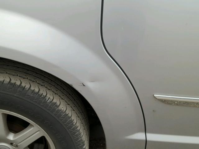 2C4RC1BG4CR330717 - 2012 CHRYSLER TOWN & COU SILVER photo 9