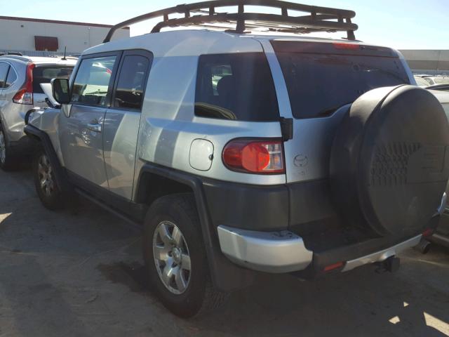 JTEBU11F070084462 - 2007 TOYOTA FJ CRUISER SILVER photo 3