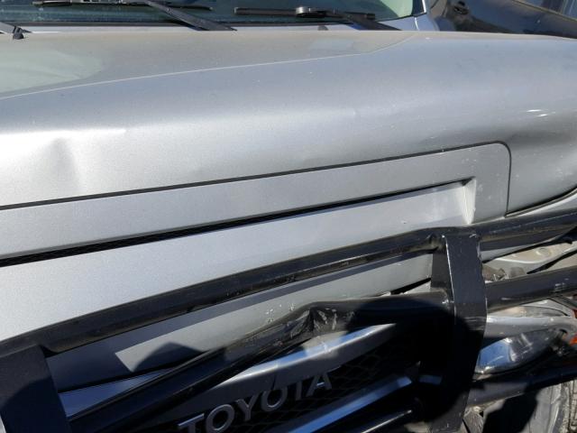 JTEBU11F070084462 - 2007 TOYOTA FJ CRUISER SILVER photo 7