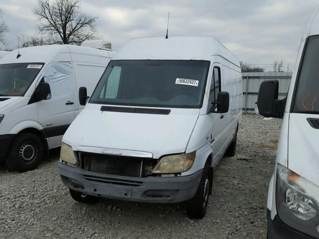 WD2PD744X45629281 - 2004 DODGE SPRINTER WHITE photo 2