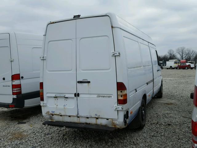 WD2PD744X45629281 - 2004 DODGE SPRINTER WHITE photo 4