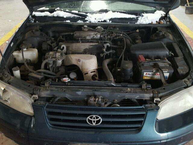 JT2BG22K8W0125120 - 1998 TOYOTA CAMRY CE GREEN photo 7