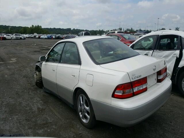 JT8BF28G0Y5100004 - 2000 LEXUS ES 300 WHITE photo 3