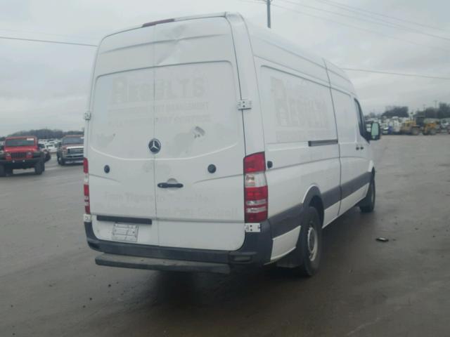 WD3PE8CC0C5673909 - 2012 MERCEDES-BENZ SPRINTER 2 WHITE photo 4
