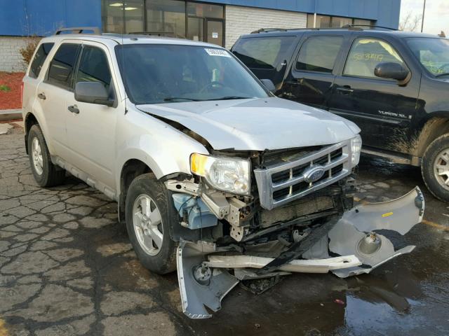 1FMCU03789KC99132 - 2009 FORD ESCAPE XLT SILVER photo 1