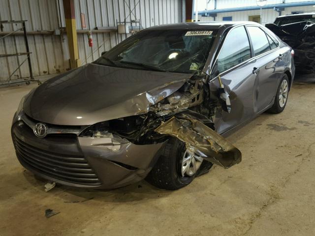 4T4BF1FK6GR543623 - 2016 TOYOTA CAMRY LE BROWN photo 2