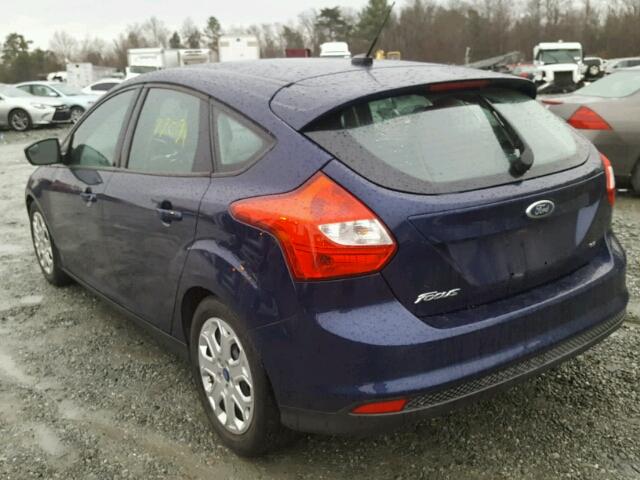 1FAHP3K21CL130070 - 2012 FORD FOCUS SE BLUE photo 3