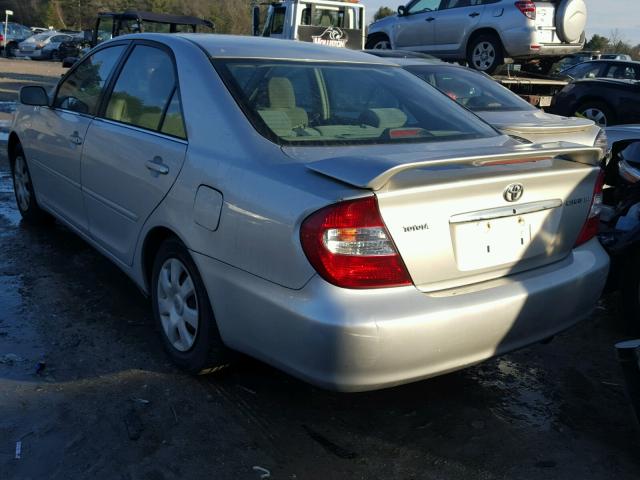 4T1BE32K72U612262 - 2002 TOYOTA CAMRY LE SILVER photo 3