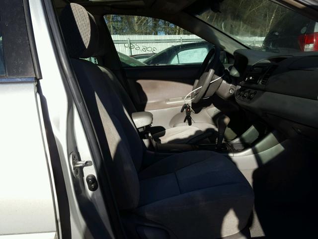 4T1BE32K72U612262 - 2002 TOYOTA CAMRY LE 银色 照片 5