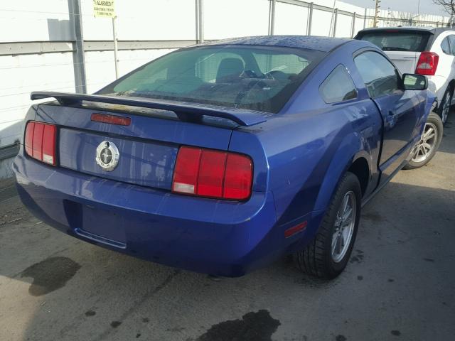 1ZVHT80N755259953 - 2005 FORD MUSTANG BLUE photo 4