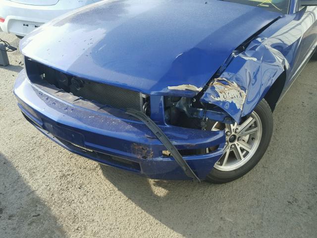 1ZVHT80N755259953 - 2005 FORD MUSTANG BLUE photo 9