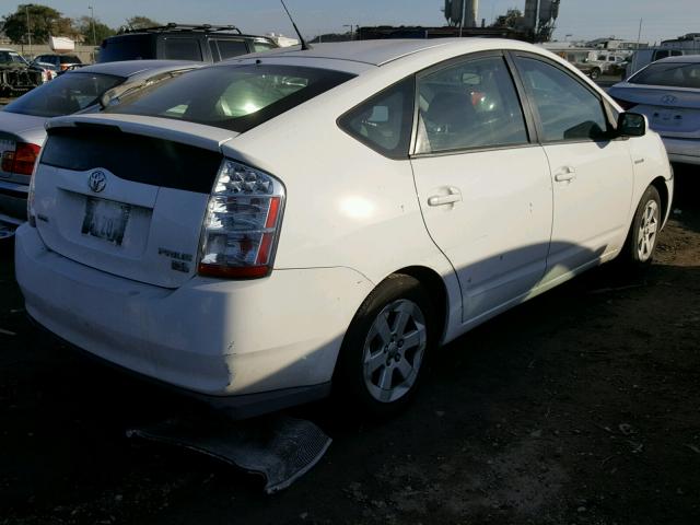 JTDKB20U677554212 - 2007 TOYOTA PRIUS WHITE photo 4