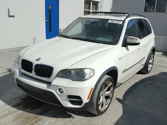 5UXZV4C59BL412750 - 2011 BMW X5 XDRIVE3 WHITE photo 2