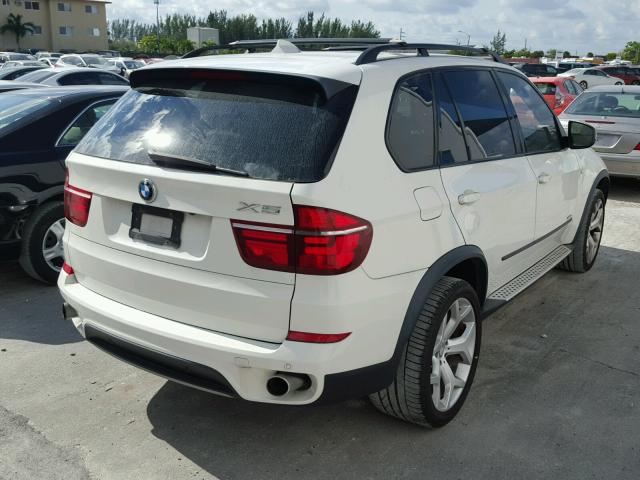 5UXZV4C59BL412750 - 2011 BMW X5 XDRIVE3 WHITE photo 4