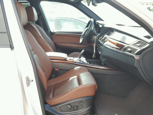 5UXZV4C59BL412750 - 2011 BMW X5 XDRIVE3 თეთრი ფოტო 5
