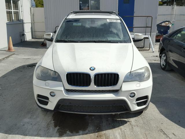 5UXZV4C59BL412750 - 2011 BMW X5 XDRIVE3 თეთრი ფოტო 9