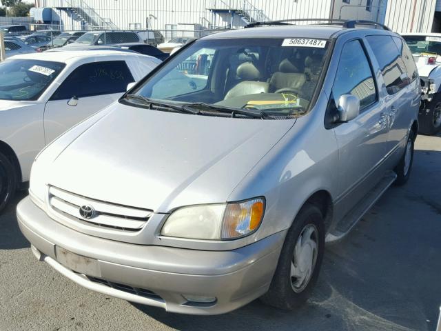 4T3ZF13C31U384418 - 2001 TOYOTA SIENNA LE SILVER photo 2