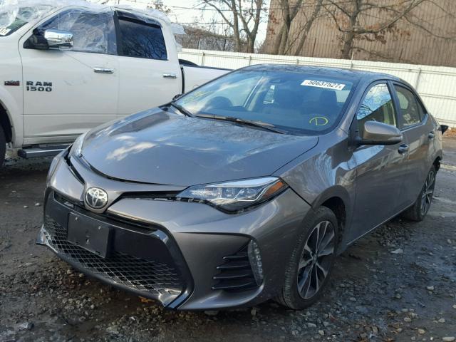 2T1BURHE7HC751065 - 2017 TOYOTA COROLLA L GRAY photo 2