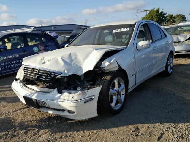 WDBRF40J94A647842 - 2004 MERCEDES-BENZ C 230K SPO WHITE photo 2