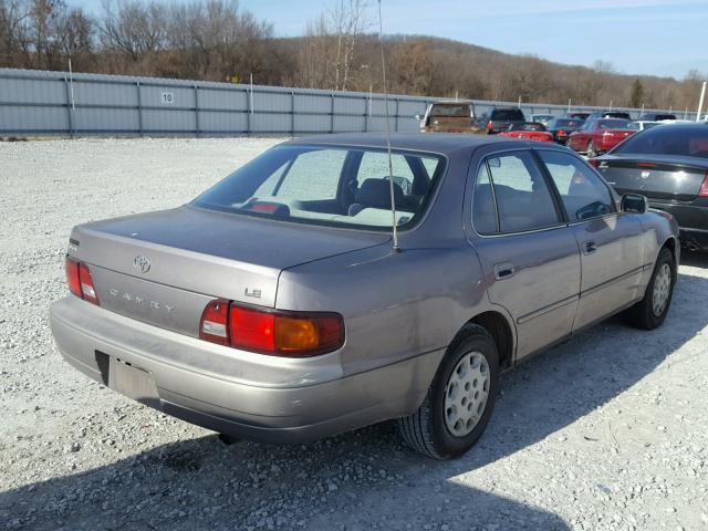 4T1SK12E7SU585796 - 1995 TOYOTA CAMRY LE TAN photo 4