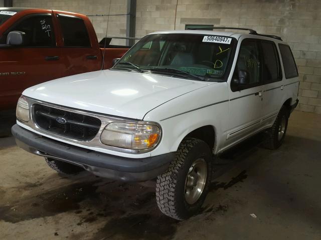 1FMZU34E9WZB48263 - 1998 FORD EXPLORER WHITE photo 2