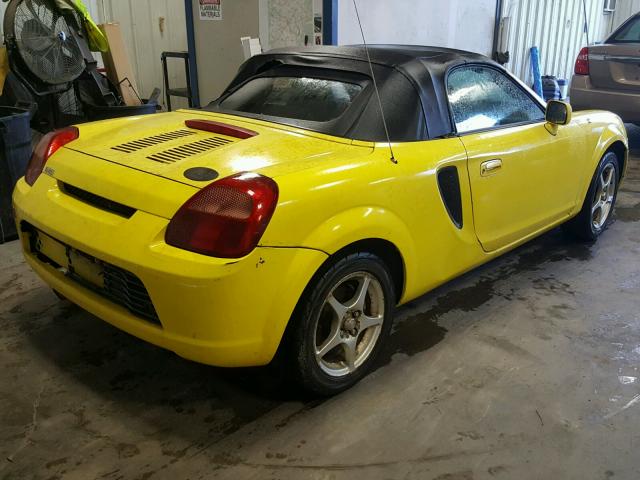 JTDFR320X10028999 - 2001 TOYOTA MR2 SPYDER YELLOW photo 4