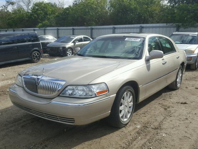 1LNHM82V86Y623533 - 2006 LINCOLN TOWN CAR S BEIGE photo 2