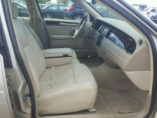 1LNHM82V86Y623533 - 2006 LINCOLN TOWN CAR S BEIGE photo 5