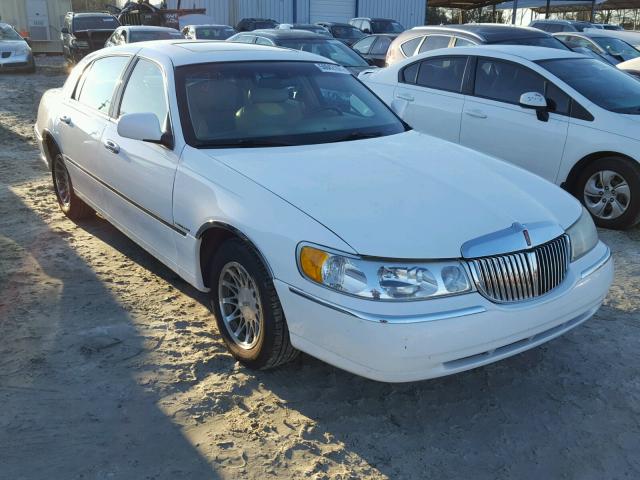 1LNHM82W42Y645970 - 2002 LINCOLN TOWN CAR S WHITE photo 1