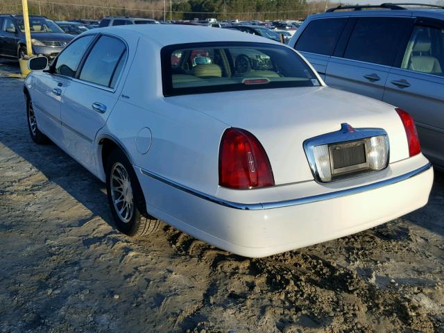 1LNHM82W42Y645970 - 2002 LINCOLN TOWN CAR S WHITE photo 3