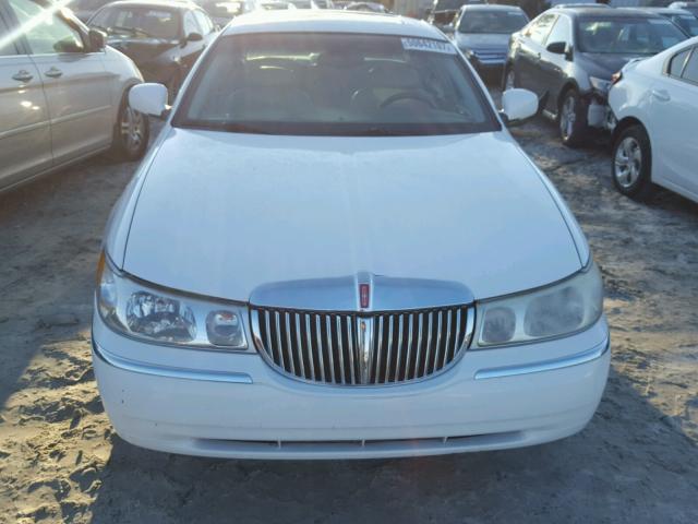 1LNHM82W42Y645970 - 2002 LINCOLN TOWN CAR S WHITE photo 9