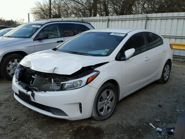 3KPFK4A78HE070064 - 2017 KIA FORTE LX WHITE photo 2