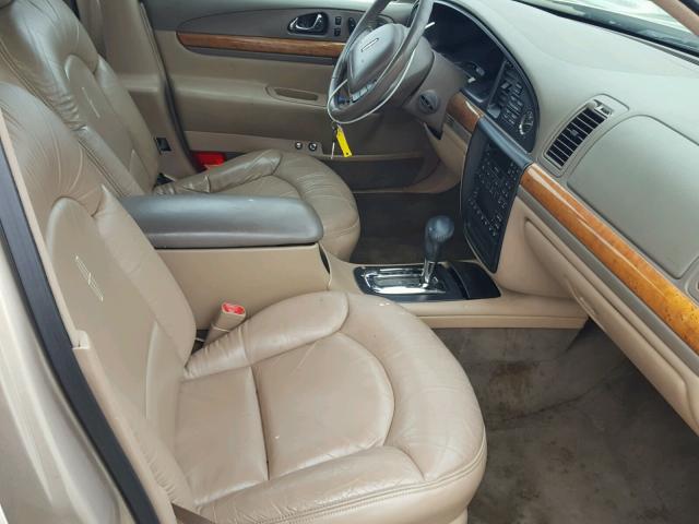 1LNFM97V7WY670770 - 1998 LINCOLN CONTINENTA GOLD photo 5