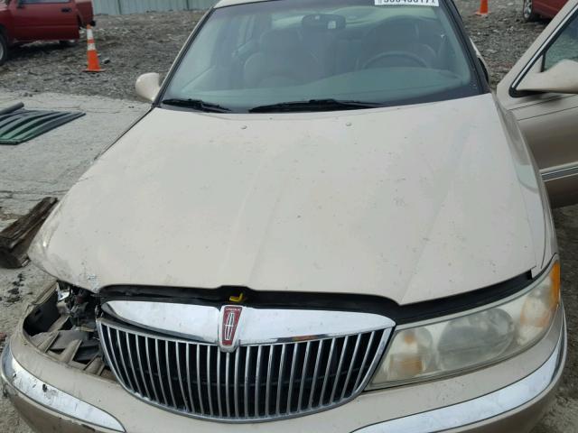 1LNFM97V7WY670770 - 1998 LINCOLN CONTINENTA GOLD photo 7