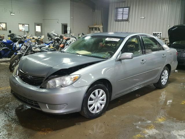 4T1BE30K85U545842 - 2005 TOYOTA CAMRY LE SILVER photo 2