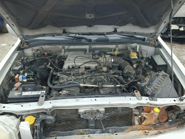 JN8DR09Y42W728215 - 2002 NISSAN PATHFINDER SILVER photo 7