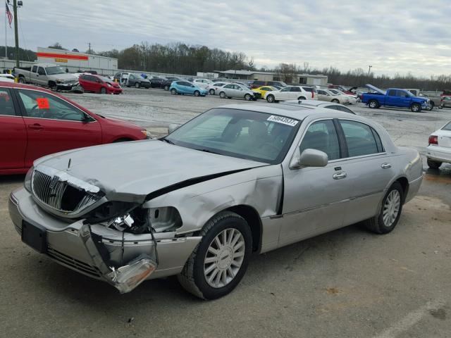 1LNHM82W53Y636535 - 2003 LINCOLN TOWN CAR S SILVER photo 2