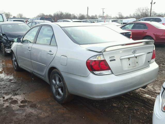 4T1BA32K75U507124 - 2005 TOYOTA CAMRY SE SILVER photo 3