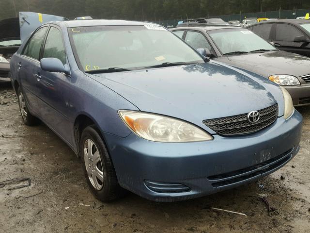 JTDBE32K740289538 - 2004 TOYOTA CAMRY LE BLUE photo 1