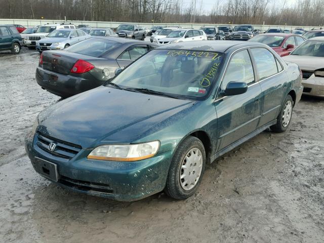 1HGCG66592A158026 - 2002 HONDA ACCORD LX GREEN photo 2