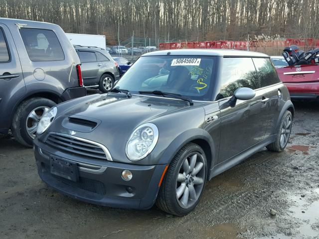 WMWRE33536TL24162 - 2006 MINI COOPER S GRAY photo 2