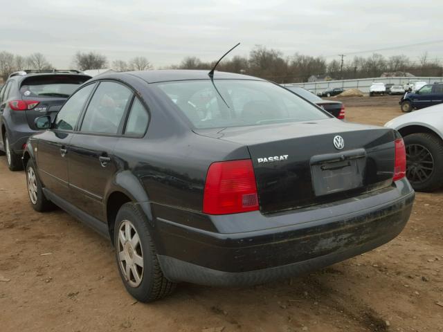 WVWMA23BXYP172627 - 2000 VOLKSWAGEN PASSAT GLS BLACK photo 3